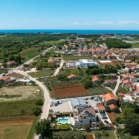 Viki By Briskva * 波雷奇